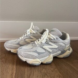 New Balance 9060 Women's Sneakers in Gray and Cream - NEW